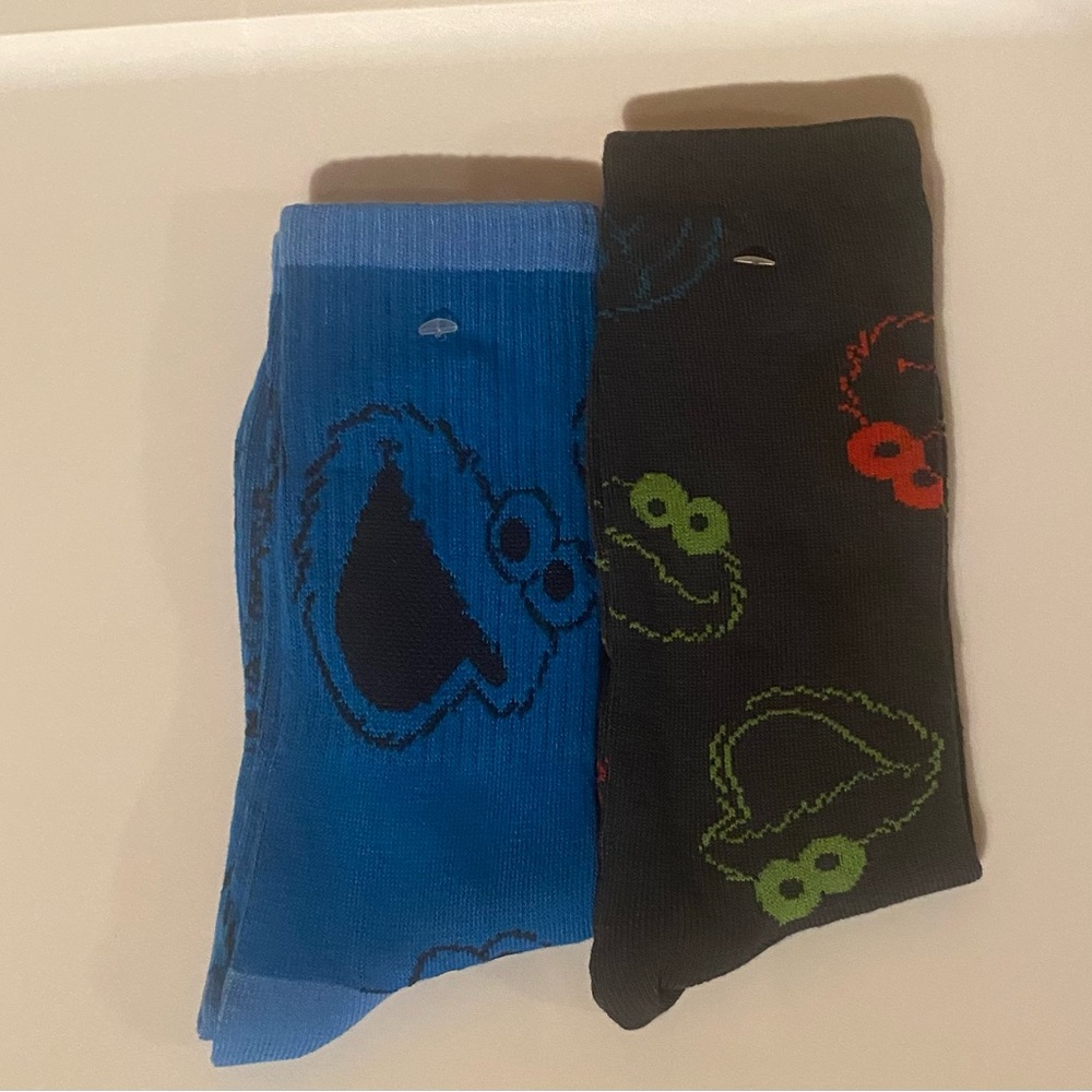 Fun Novelty Socks Featuring Sesame Street / Set of 2